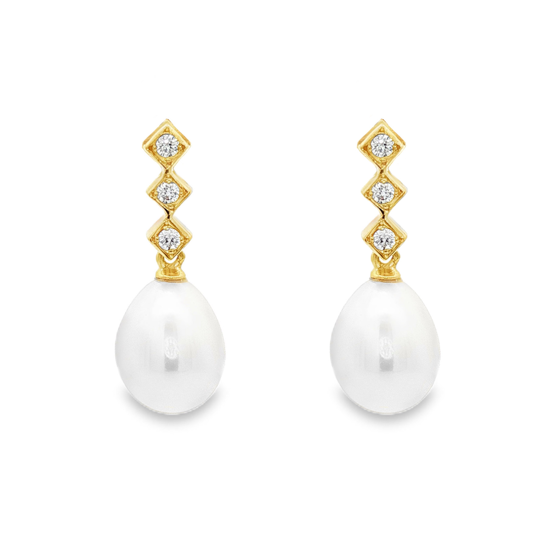 Diamond accented pearl earrings in 18k gold