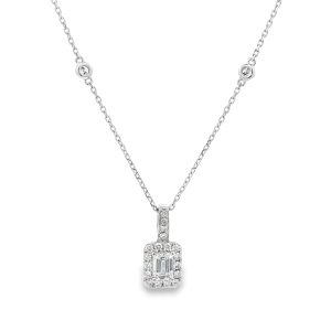 Μονόπετρο Κολιέ με Emerald Cut Διαμάντι και Halo από Λευκό Χρυσό Κ18