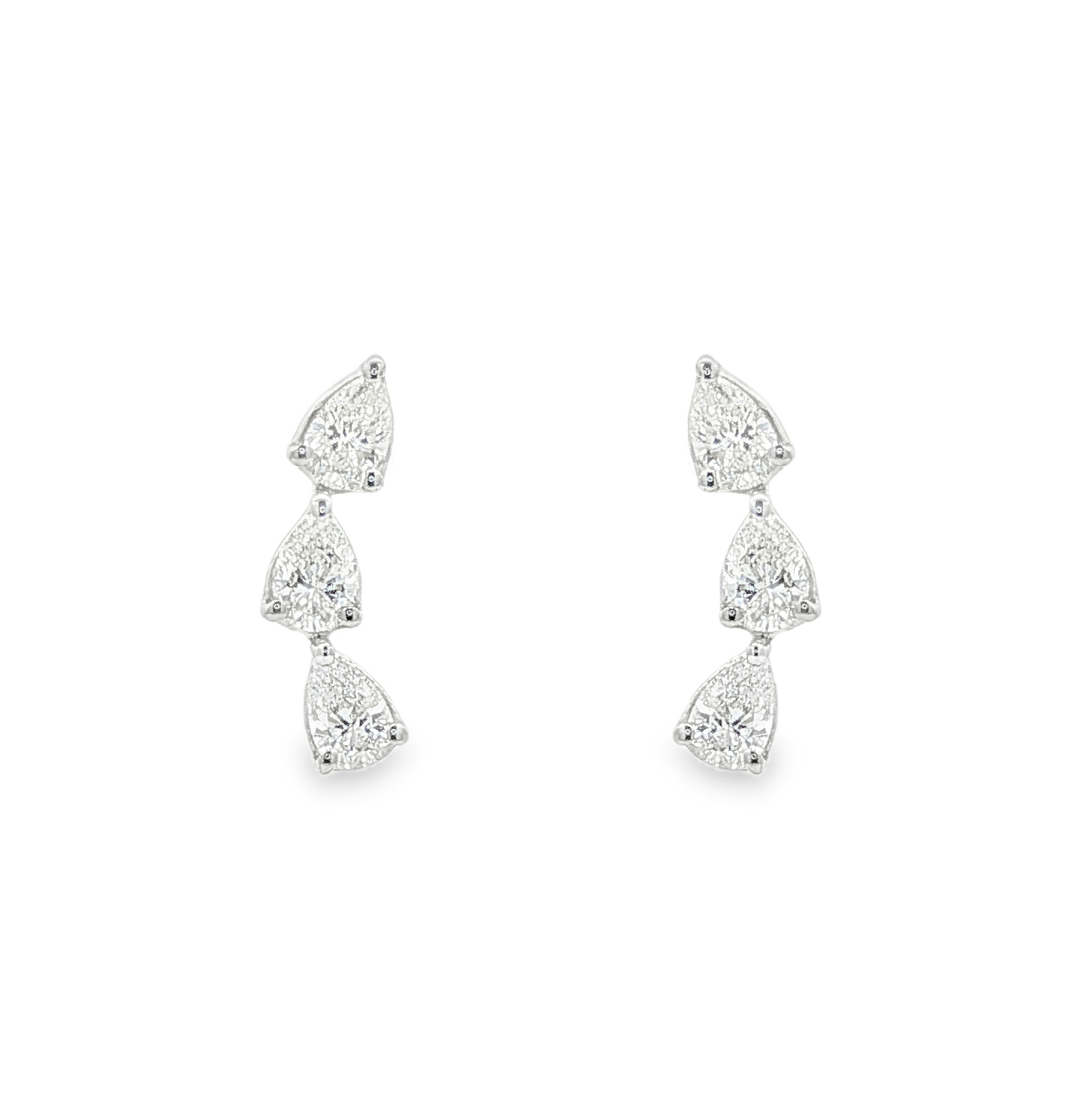 Stud earrings with natural pear-cut diamonds in 18k white gold