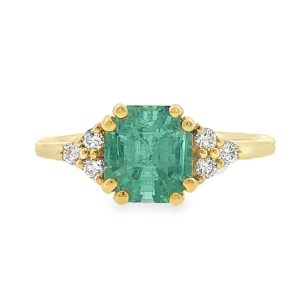 Elegant Aquamarine Ring with Side Diamonds in 18K Gold