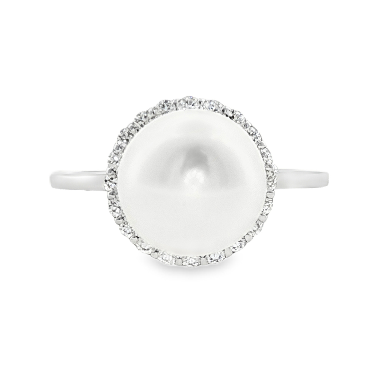 Pearl halo ring in 18k white gold with natural diamonds
